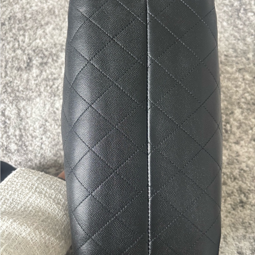 Chanel Black Quilted Shoulder Bag with Gold Chain - Picture 5 of 5